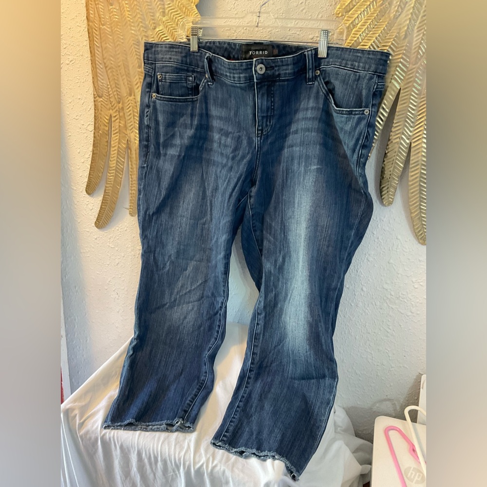 Torrid Size 20R Crop Distressed Denim Jean